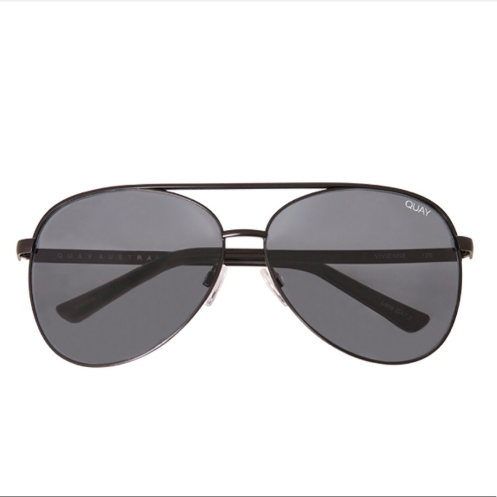 Quay Vivienne Sunglasses in Black/Smoke NWT